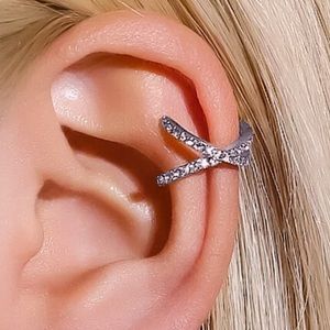 💜10/$25💜NEW Silver Rhinestone Crisscrossed Ear Cuff Earring